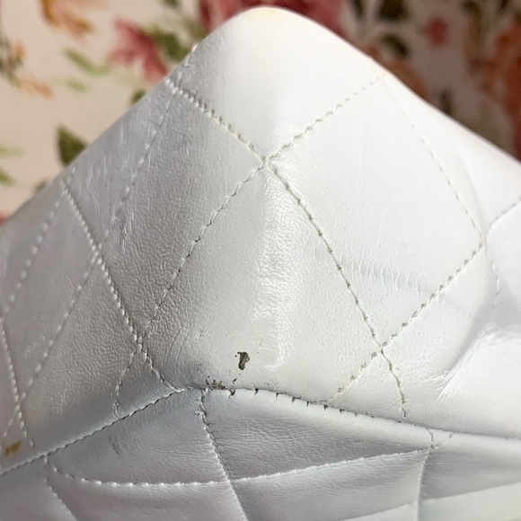 Vintage 1980s Chanel White Quilted Flap Bag - Picture 9 of 14